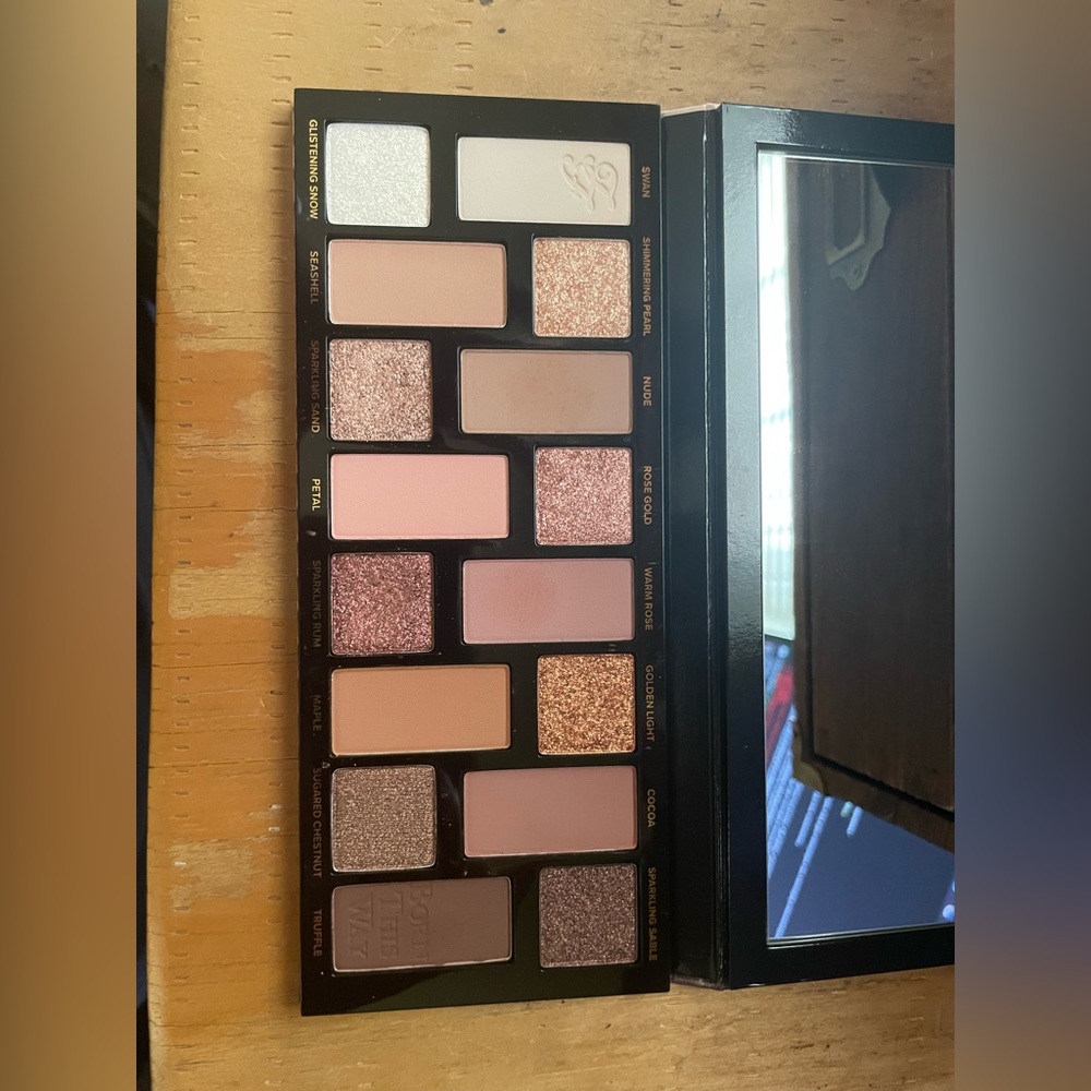 Too Faced Born this Way Eyeshadow